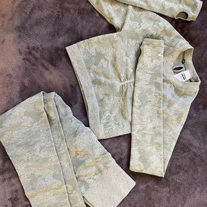 GYMSHARK CAMO SET: Long Sleeve Crop & Leggings SIZE SMALL
